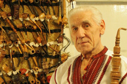 Богдан Вовкович 52 роки збирає люльки