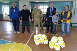Вихованці Тлумацької СЗОШ-інтернату отримали футбольні м'ячі