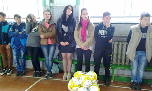 Вихованці Тлумацької СЗОШ-інтернату отримали футбольні м'ячі