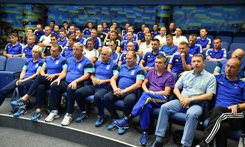 Арбітри Прем’єр-ліги зустрілися у Будинку футболу із керівництвом ФФУ